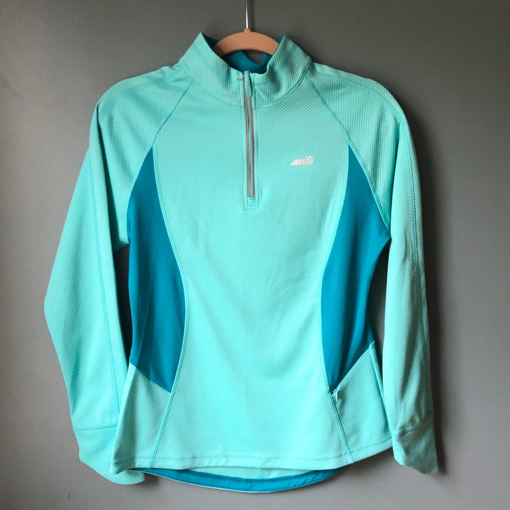 Avia Light Weight Pullover Size M